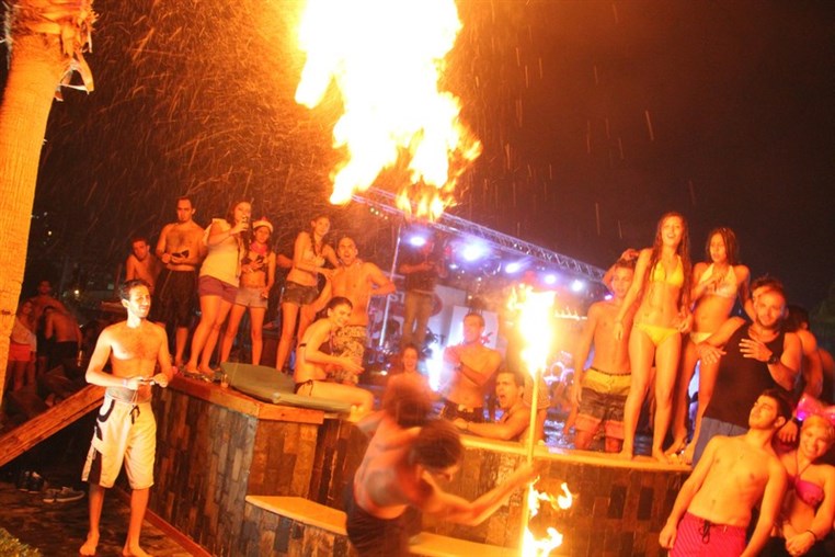 Lebanon Largest FOAM Party 3 (1)